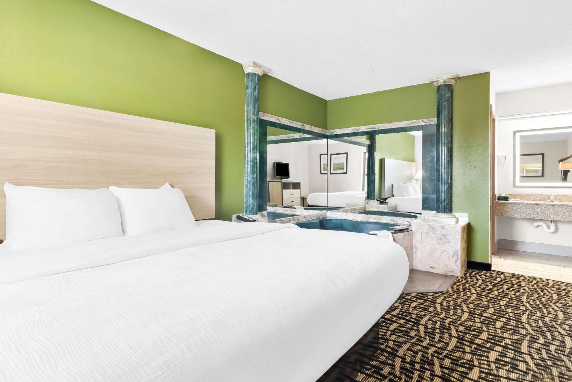 Quality Inn Russellville Екстер'єр фото